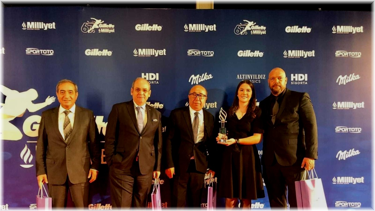 Yılın kayak sporcusu Ceren oldu