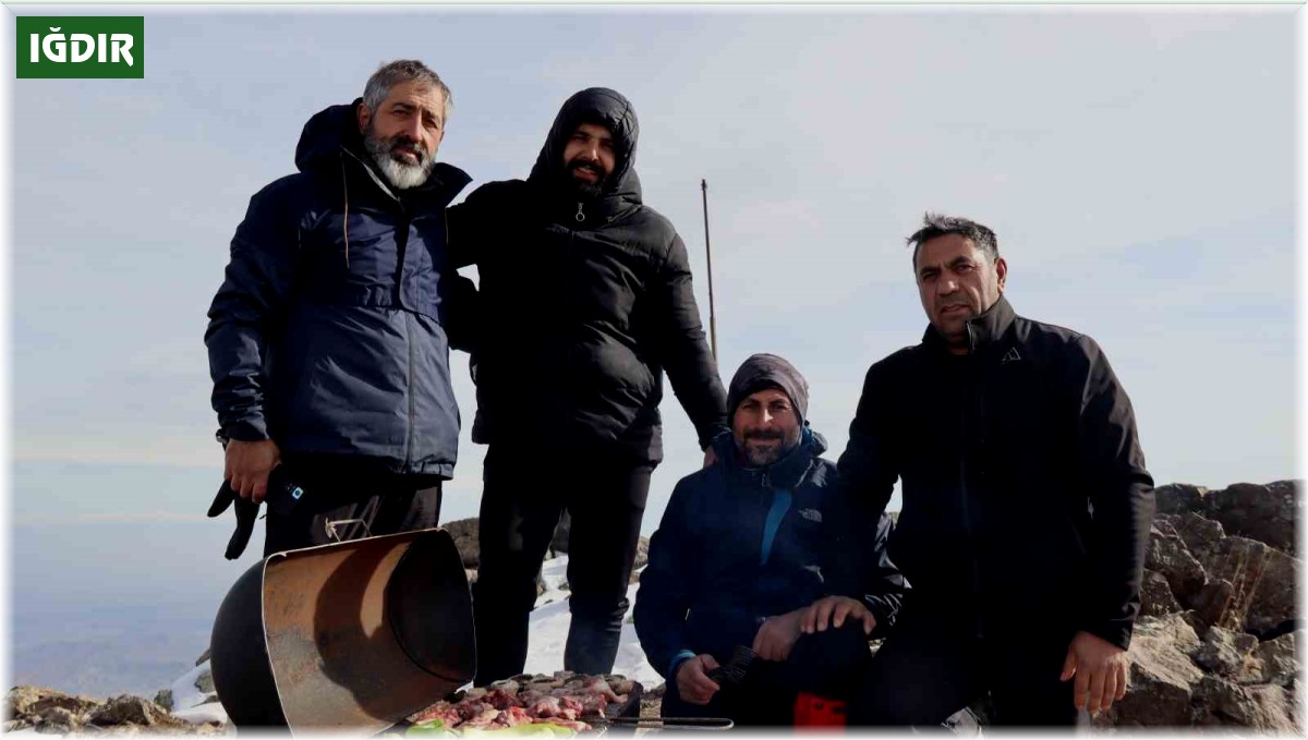 Yılın son gününde 2 bin 550 rakımda mangal keyfi