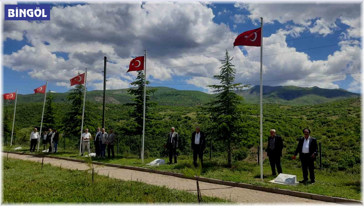 Yıllar birbirini kovalıyor, yürekteki acılar bir türlü dinmiyor