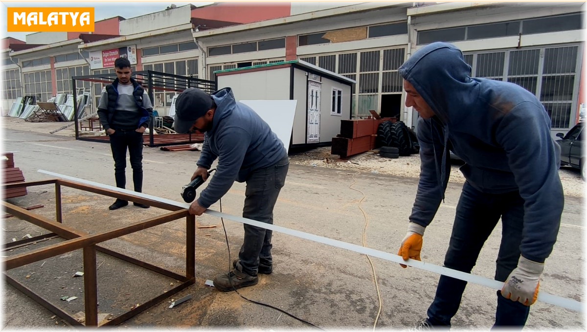 Yılların demirci ustası Konteyner üretiyor