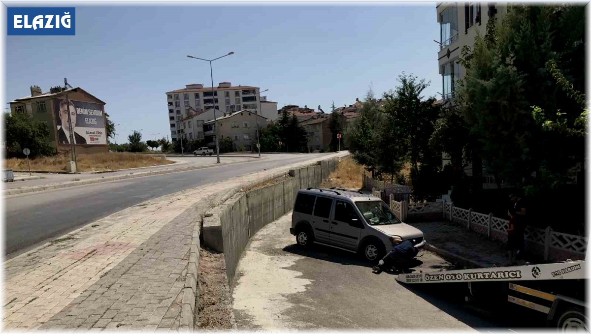 Yine aynı yer yine kaza: Korkudan evlerinin önünde oturamıyorlar