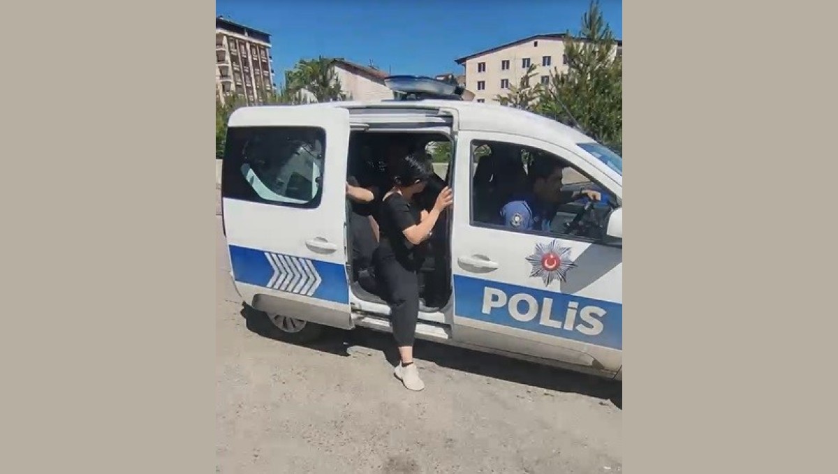 YKS ilk oturumuna geç kalan öğrencilere polis desteği