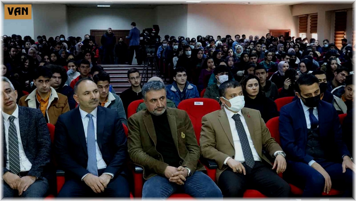 YKS'ye hazırlanan öğrencilere seminer