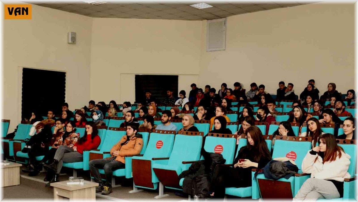 YKS'ye hazırlanan öğrencilere seminer