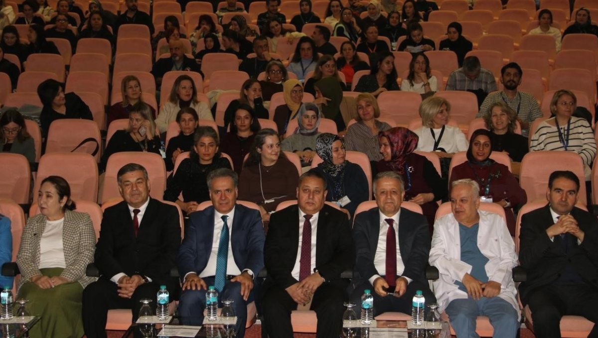 "Yoğun Bakım Hemşireliğinde Güncel Yaklaşımlar" sempozyumu düzenlendi