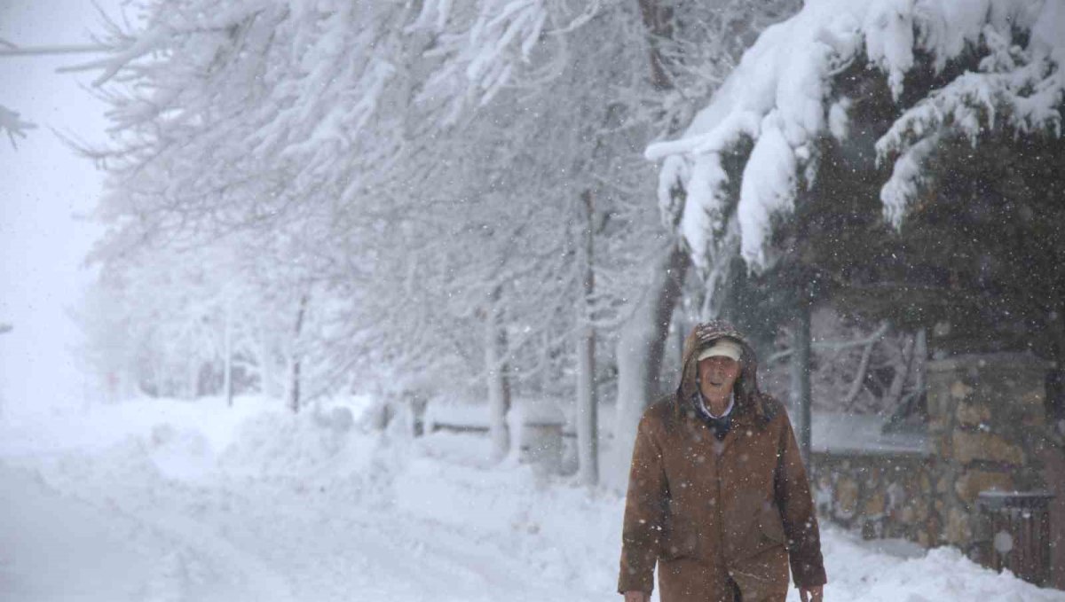 Yoğun kar yağışı Harput'u yuttu, 4 bin yıllık tarih gözden kayboldu