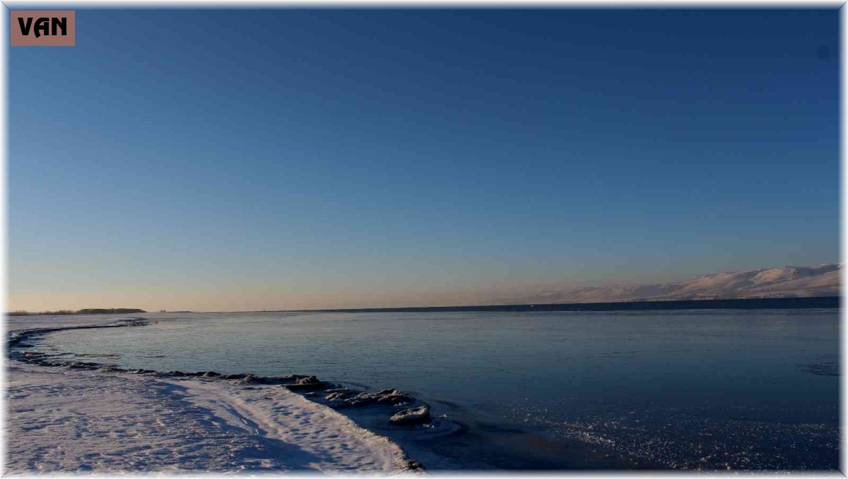 Yoğun kar yağışı Van Gölü için umut oldu