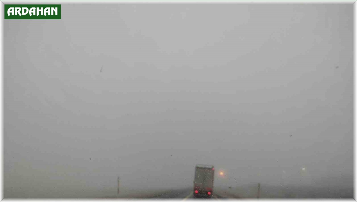 Yoğun sis ulaşımı olumsuz etkiliyor