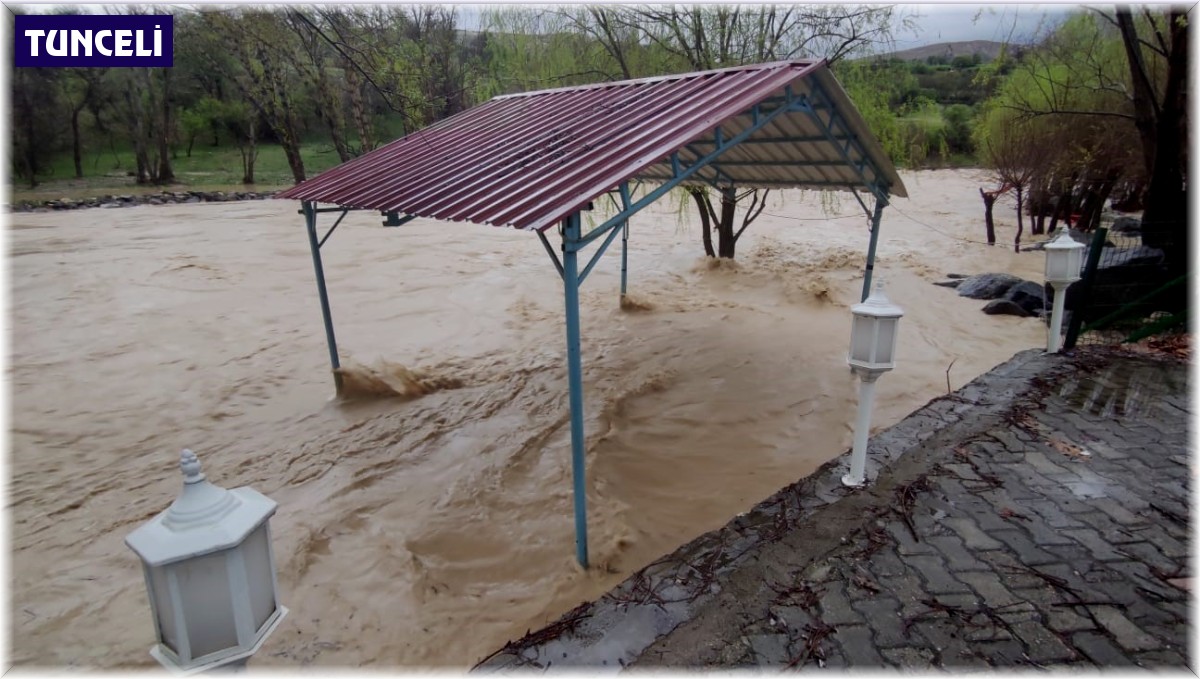 Yoğun yağış nedeni ile Tağar çayı taştı, bağ evleri ve araziler su altında kaldı
