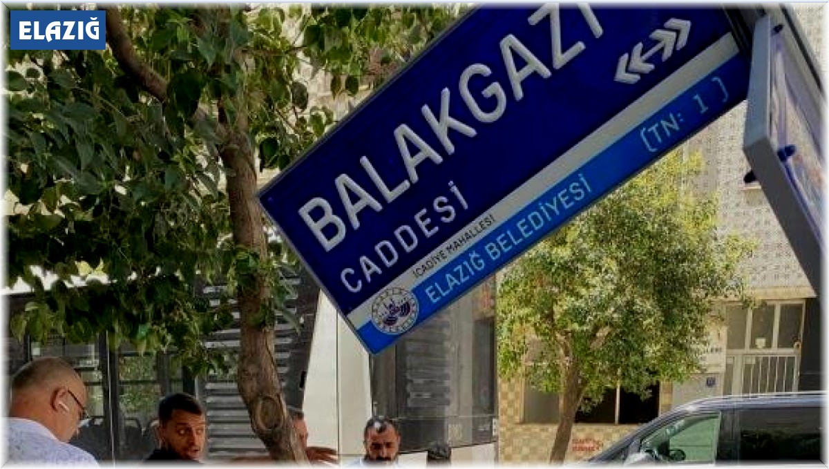 Yolcu otobüsü ile otomobil çarpıştı: 1 yaralı