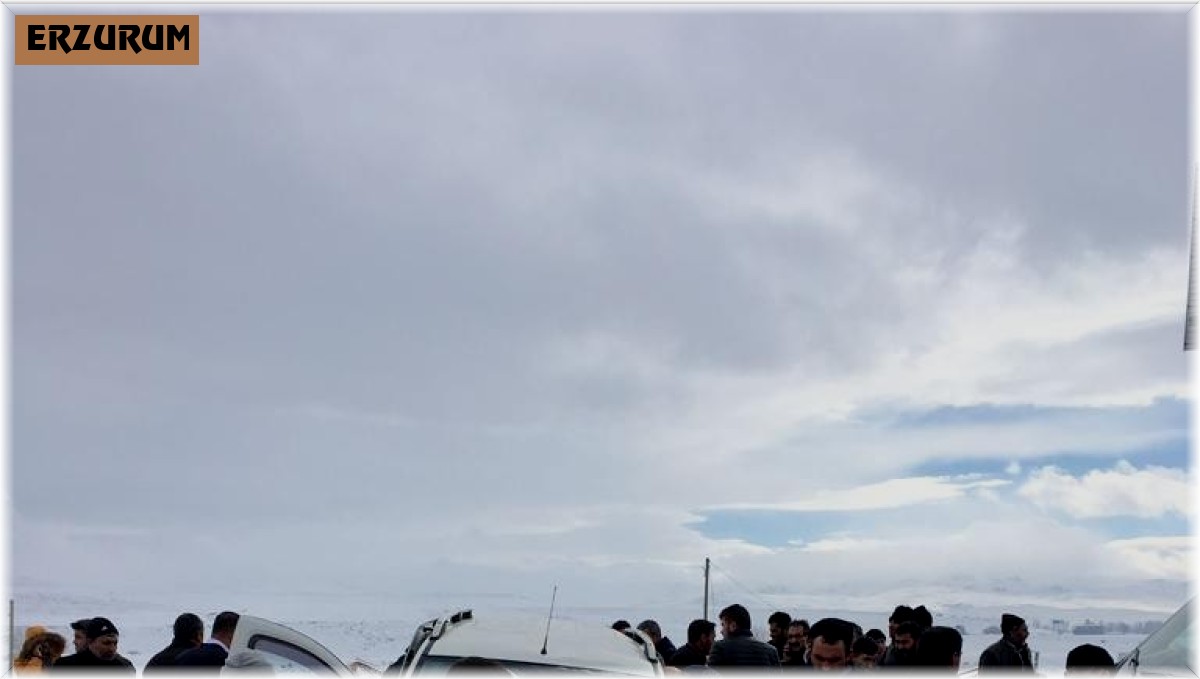 Yolcu otobüsü kamyonete çarptı: 3 yaralı