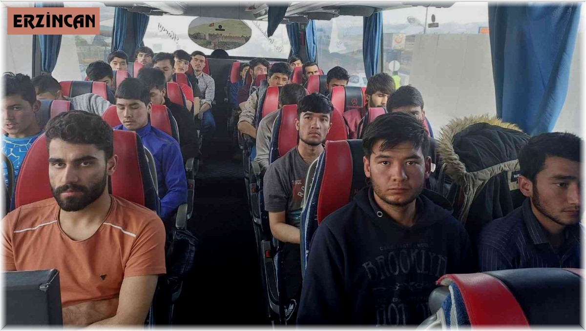 Yolcu otobüsünde seyahat eden 25 kaçak göçmen yakalandı
