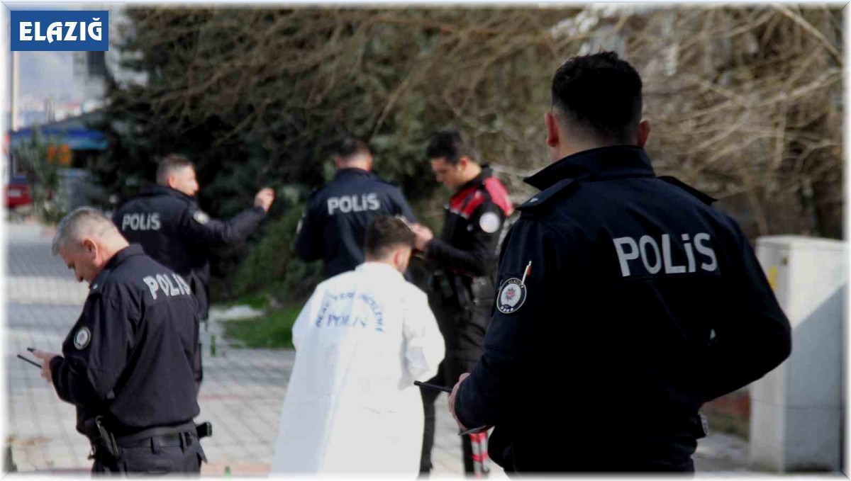 Yolda gördükleri husumetlilerine kurşun yağdırdılar: 1'i ağır 2 yaralı