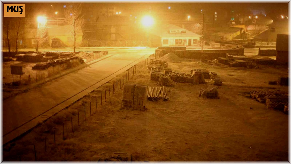 Yolda mahsur kalan sürücülere jandarma sahip çıktı