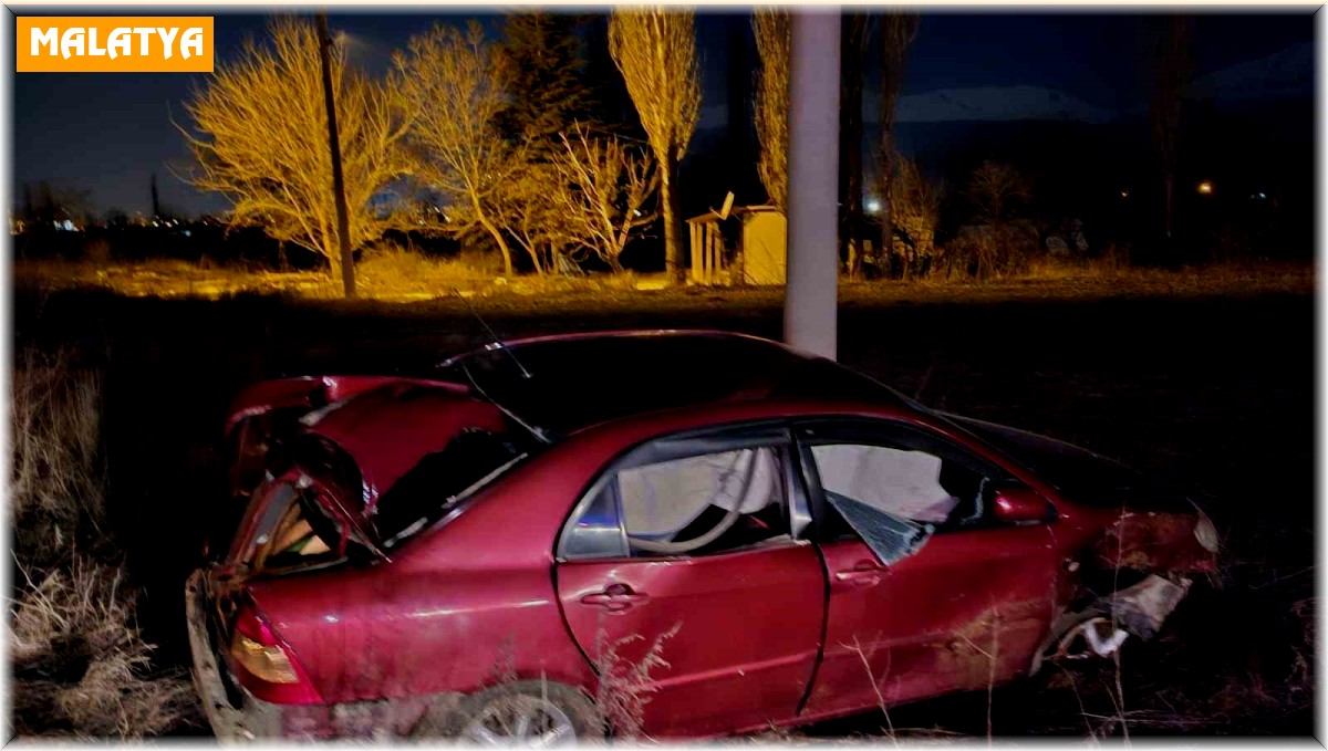 Yoldan çıkan araç tarlaya uçtu: 3 yaralı