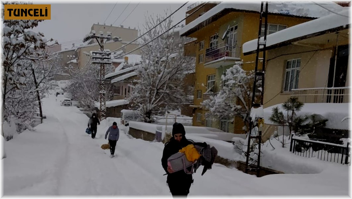 Yollar kapanınca hastalanan bebeği zabıta hastaneye ulaştırdı