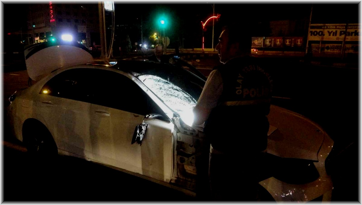 Yolun karşısına geçmek isterken canından oldu