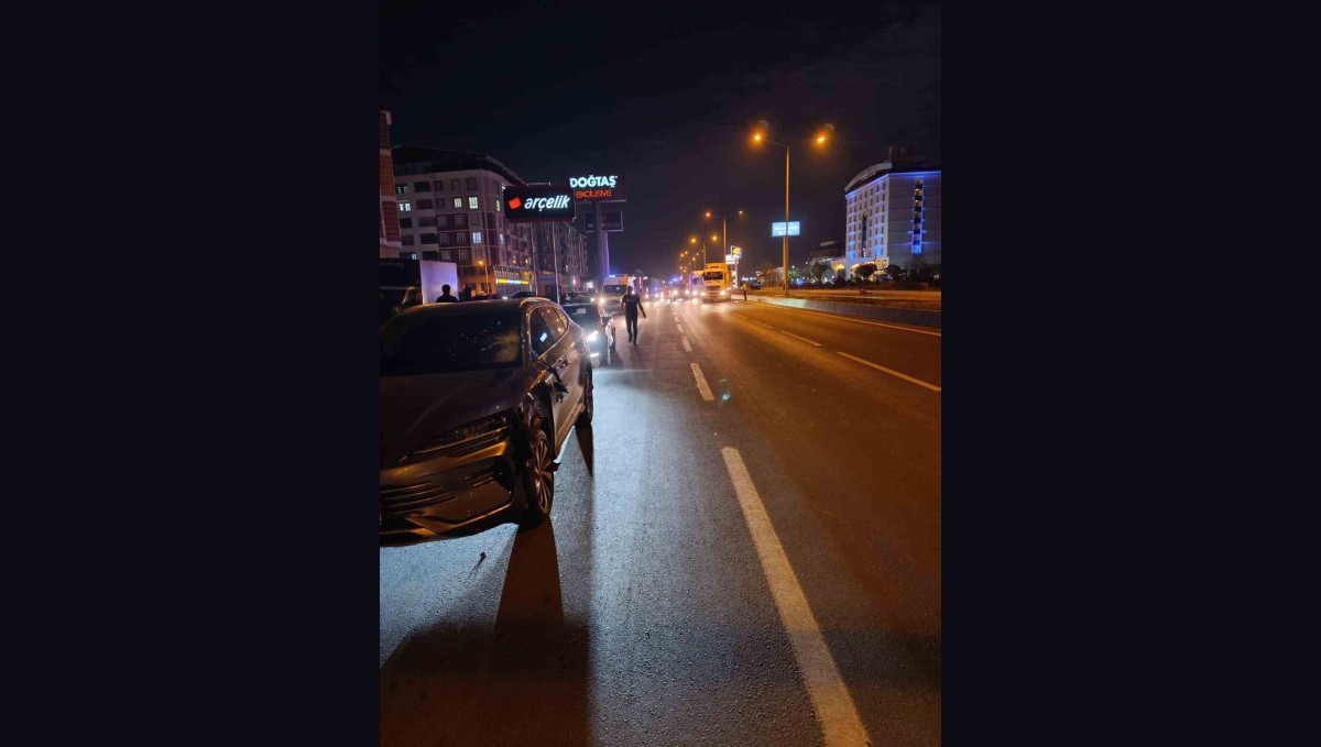 Yolun karşısına geçmeye çalışan 2 kadına otomobil çarptı: 1 ölü, 1 ağır yaralı