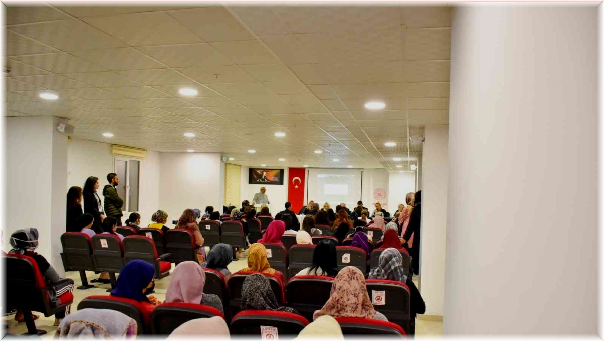 Yönetmenler ve oyuncular yurtlarda kalan öğrencilerle buluştu