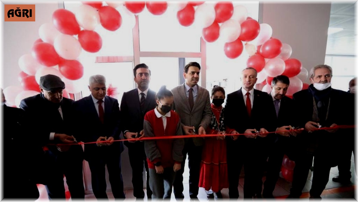 YTB, Hanau saldırısı kurbanı Gökhan Gültekin için kütüphane açtı