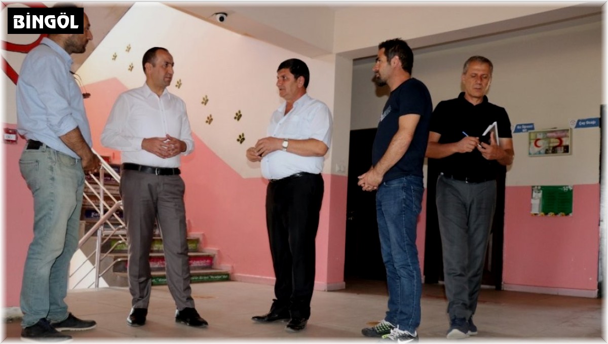 Yücel, Karlıova ilçesindeki okulları inceledi