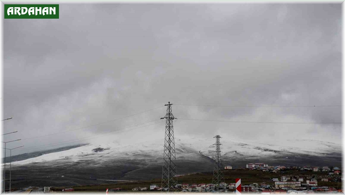 Yüksek kesimlerde kar yağışı etkili oldu