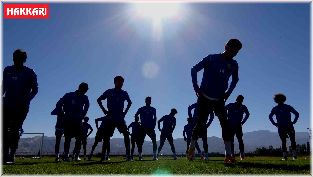 Yüksekova Belediye Spor Bal Ligi maçlarına hazırlanıyorlar