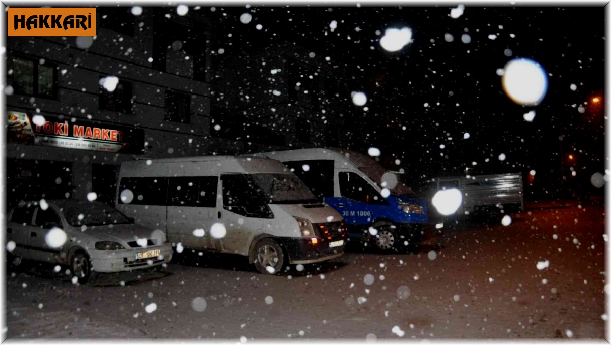 Yüksekova beyaza büründü