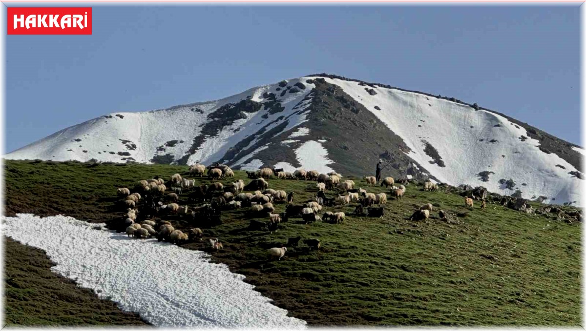 Yüksekova'da 2 mevsim bir arada