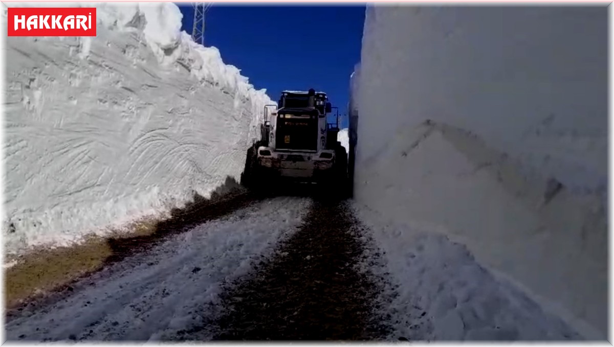 Yüksekova'da 7 metrelik kar tünellerinde çalışmalar devam ediyor