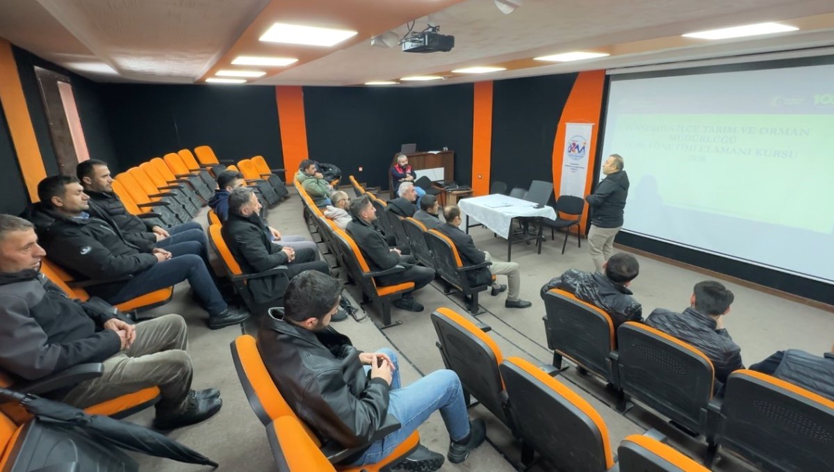 Yüksekova'da 98 yetiştiriciye "sürü yönetimi" eğitimi verildi