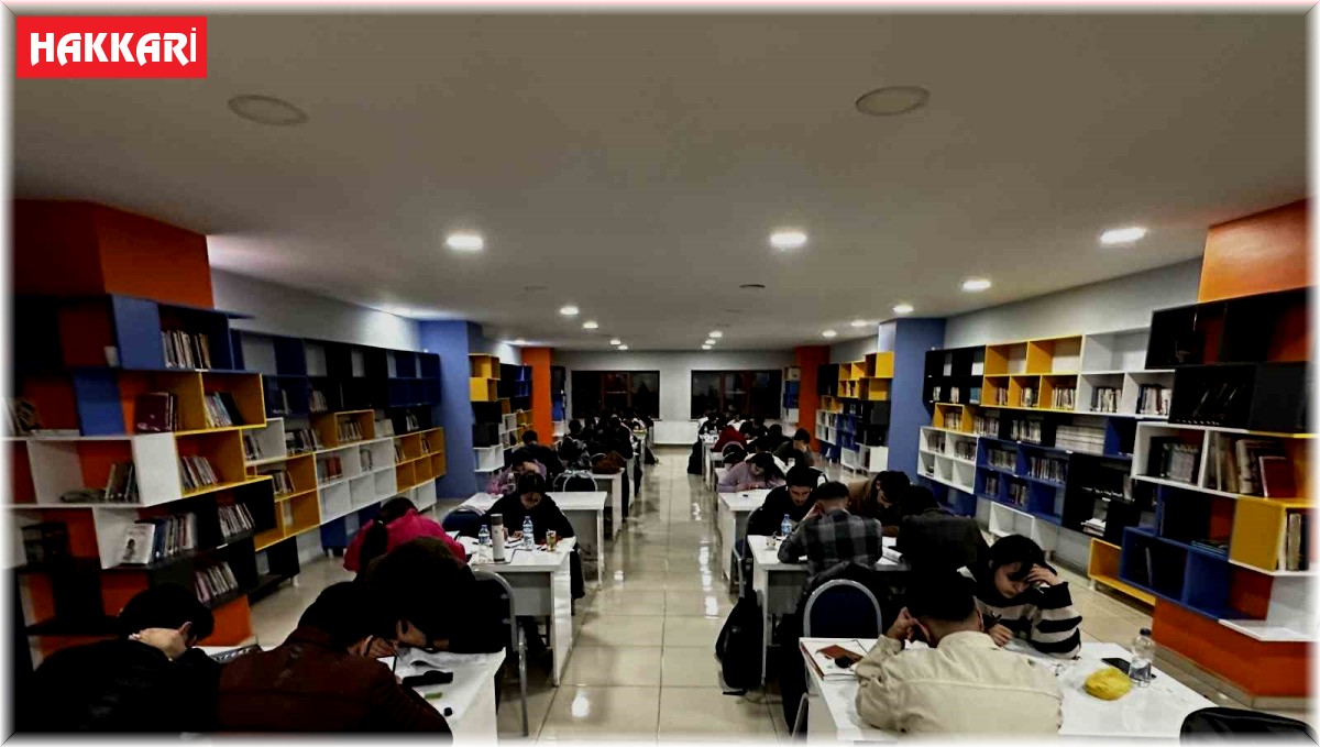 Yüksekova'da açılan kütüphaneler sayesinde öğrenciler sahura kadar çalışıyor