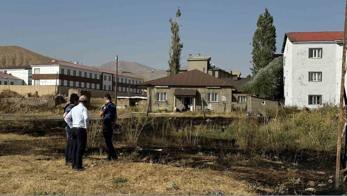 Yüksekova'da anız yangını paniğe yol açtı