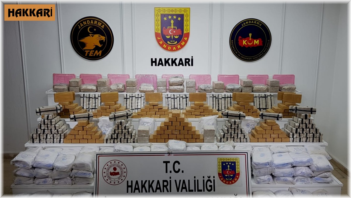 Yüksekova'da araziye gizlenmiş 270 kilo eroin ve 25 kilo metamfetamin ele geçirildi