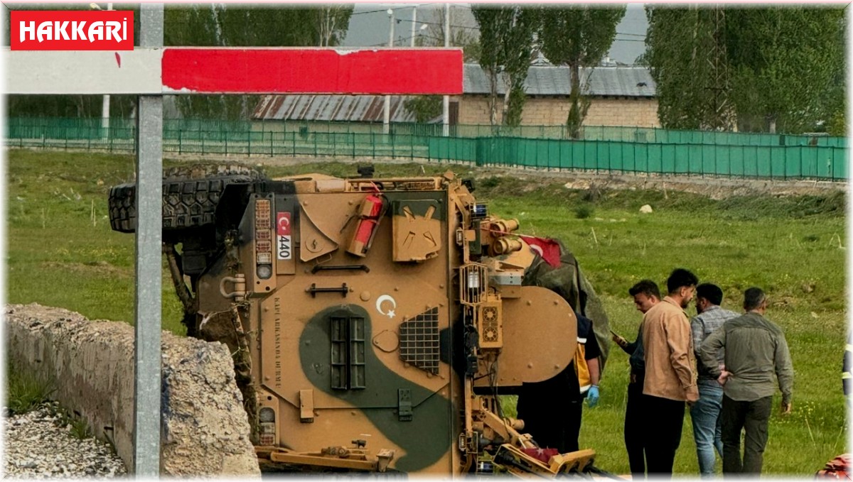 Yüksekova'da askeri araç devrildi: 2 yaralı