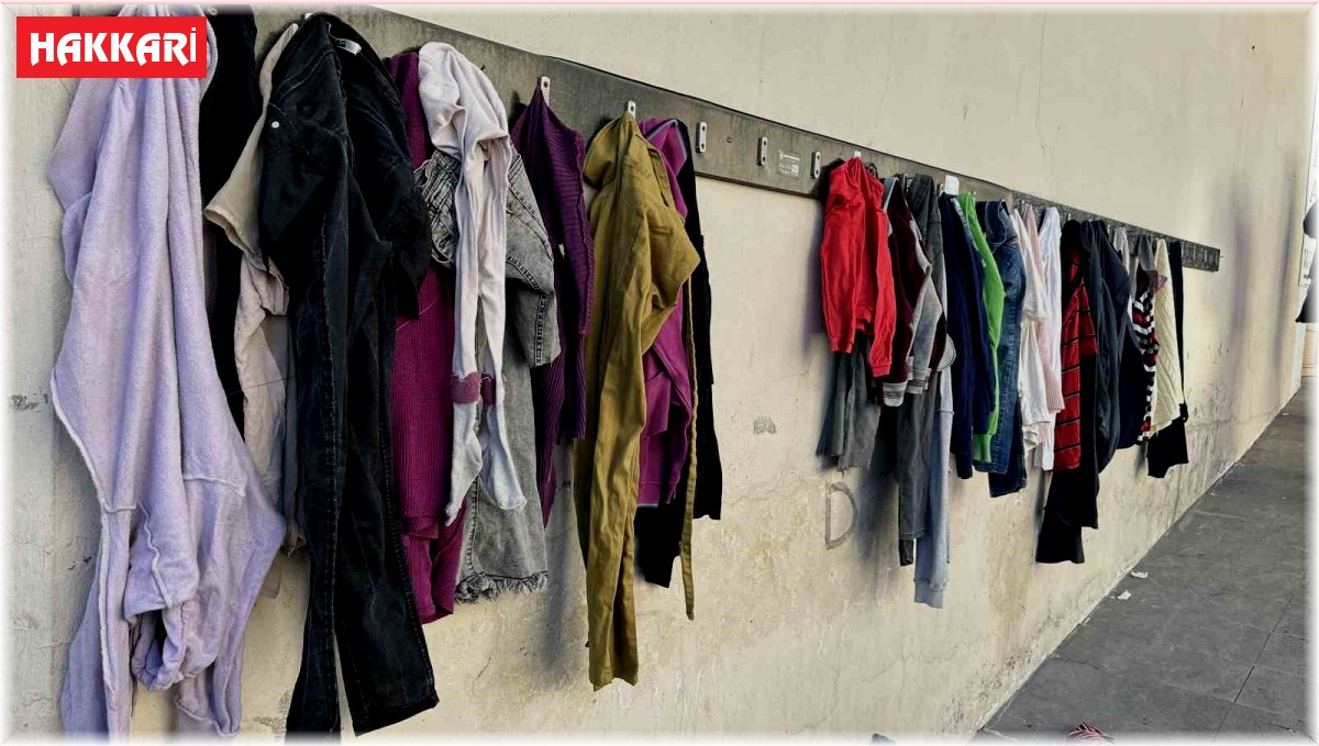 Yüksekova'da askıda giysi uygulaması 5 yıldır sürüyor