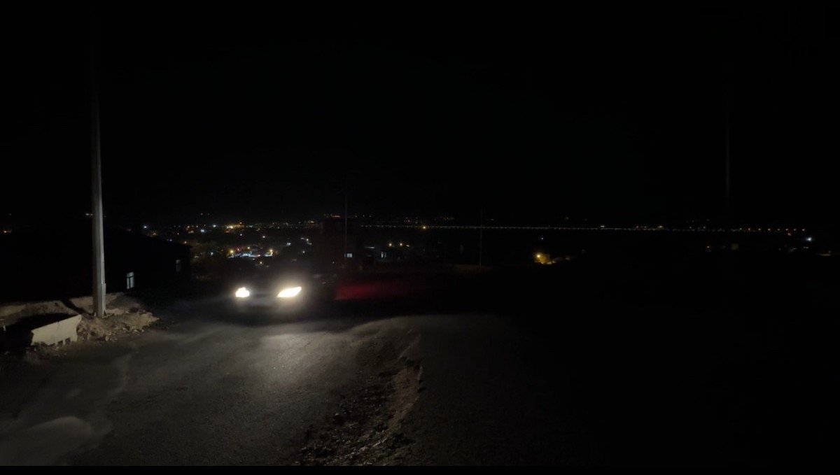 Yüksekova'da aydınlatma sorunu: "Direkler var ama lambalar yanmıyor"