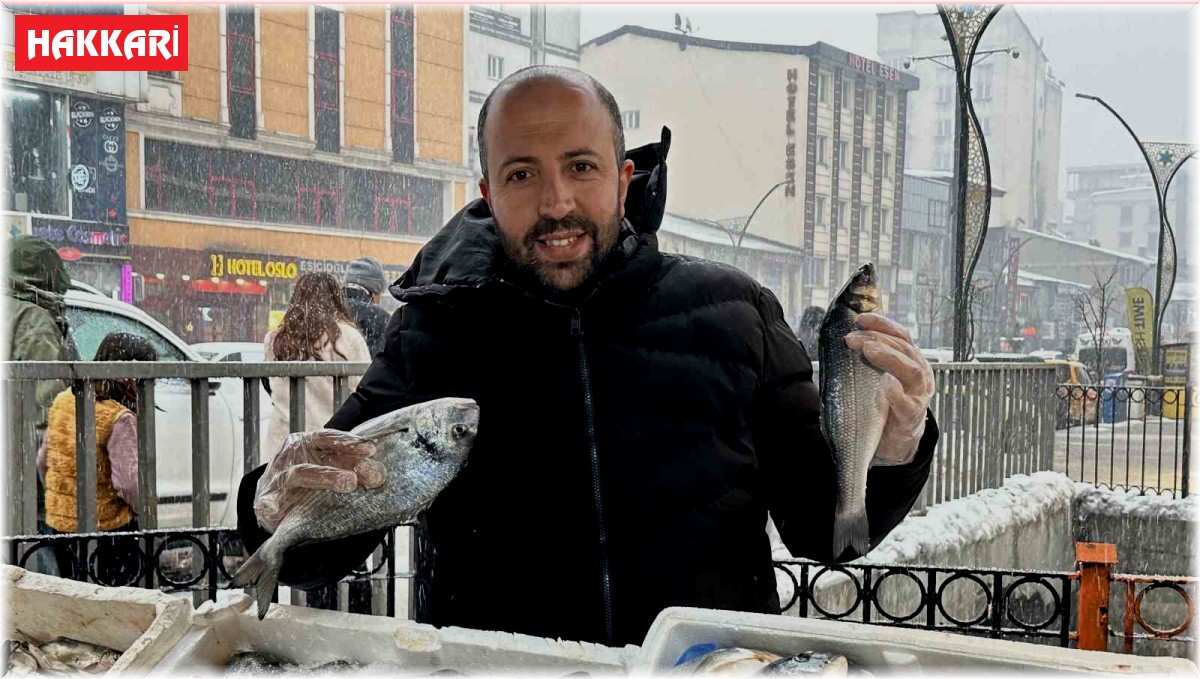 Yüksekova'da balık tezgahlarına yoğun ilgi
