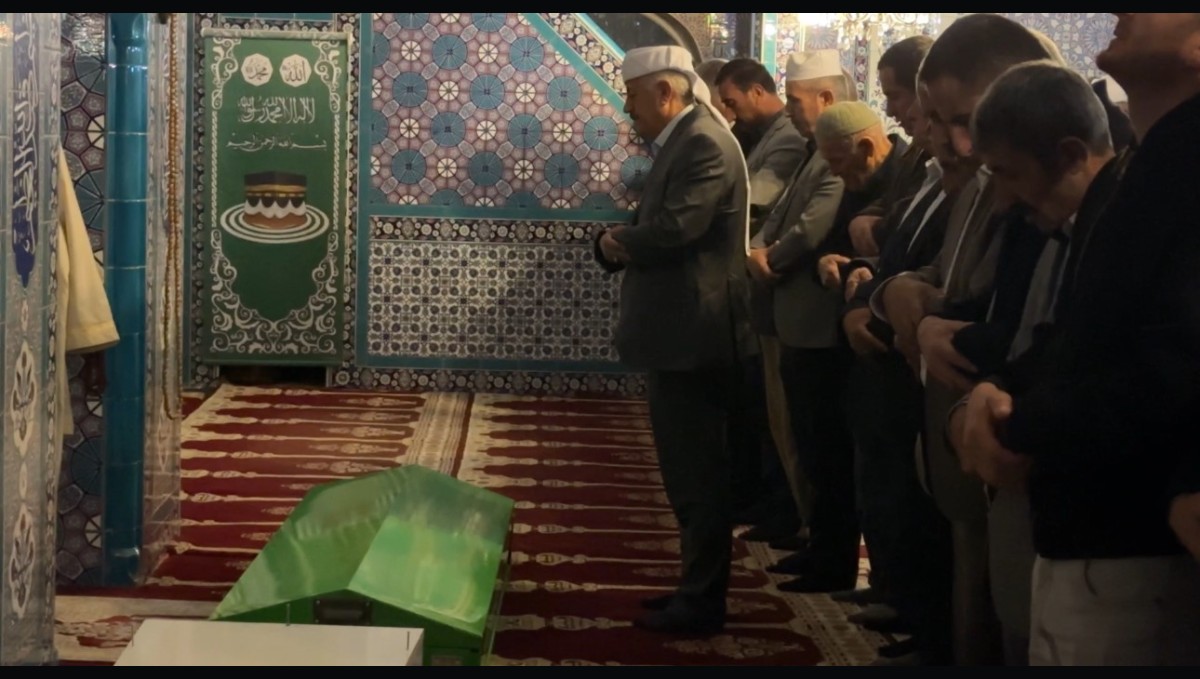 Yüksekova'da bıçaklı saldırıda hayatını kaybeden genç toprağa verildi