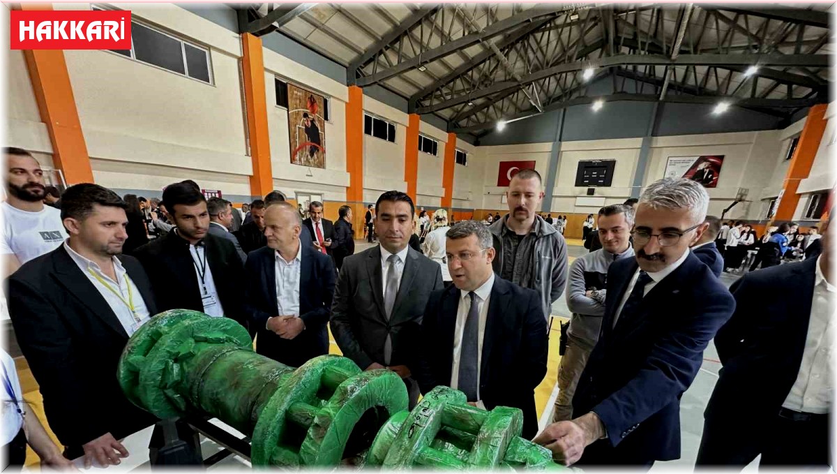 Yüksekova'da 'Bilim Fuarı' sergisine büyük ilgi