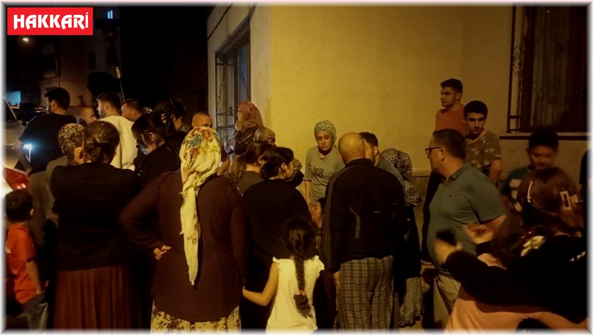 Yüksekova'da binanın 3'üncü katından düşen genç yaralandı