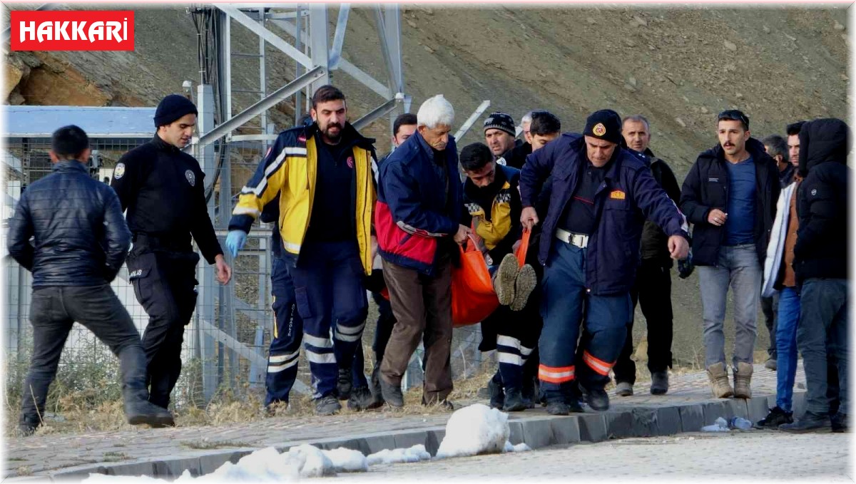 Yüksekova'da biri doktor 3 kişi silahla vurulmuş halde bulundu
