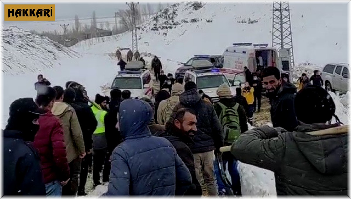 Yüksekova'da çığ düştü, 3 kişi son anda kurtarıldı