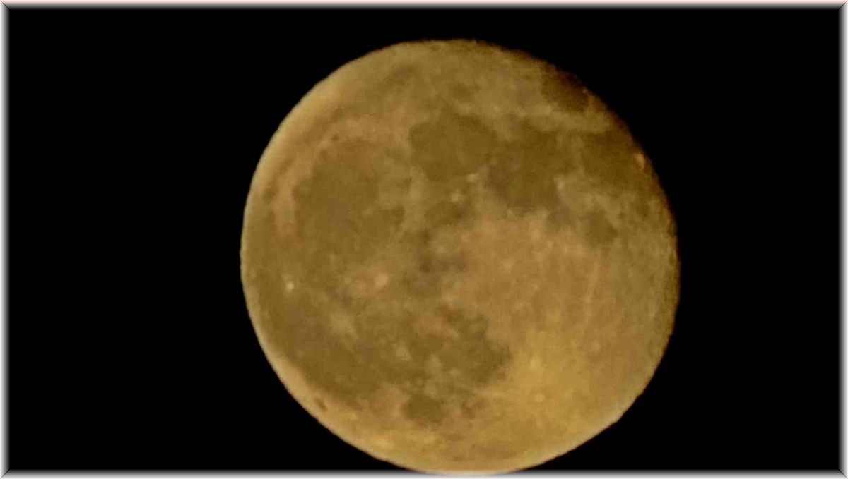 Yüksekova'da dolunay hayran bıraktı