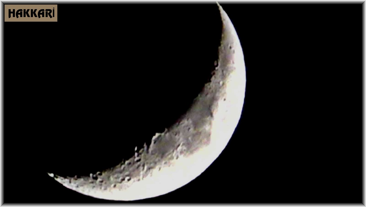 Yüksekova'da hilal ay hayran bıraktı