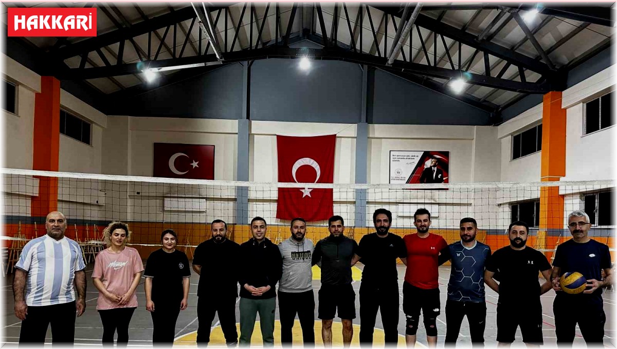 Yüksekova'da iftar sonrası gençlerin durağı İlçe Gençlik ve Spor Müdürlüğü oluyor