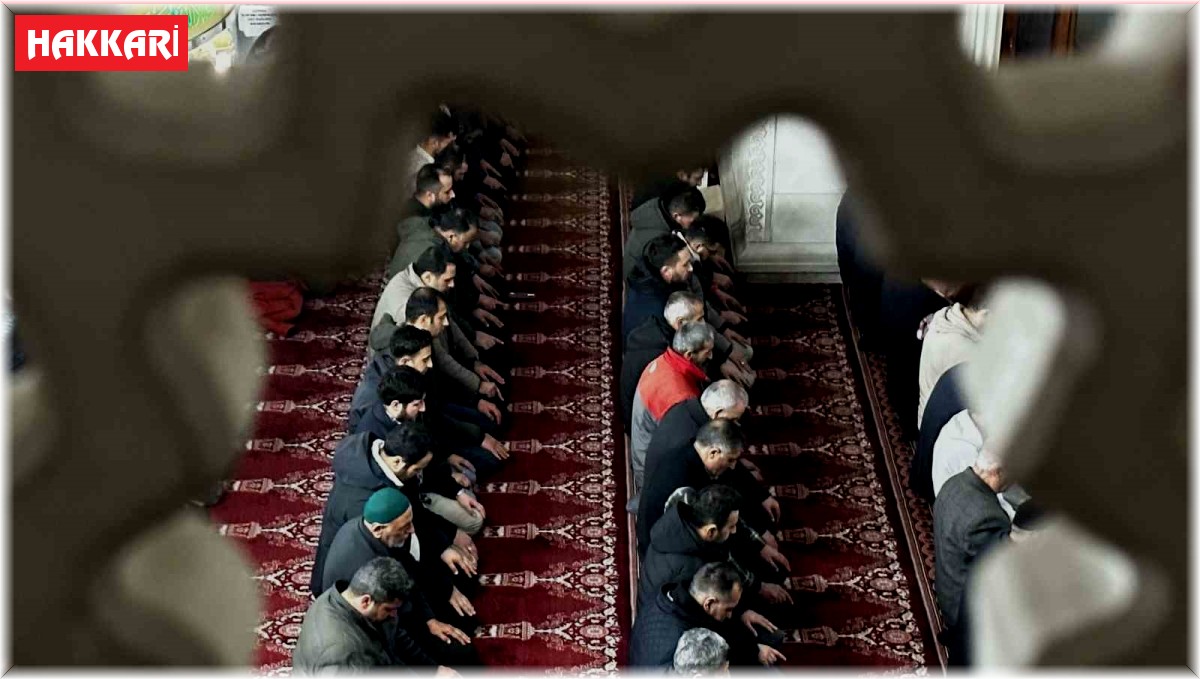 Yüksekova'da ilk teravih namazı kılındı