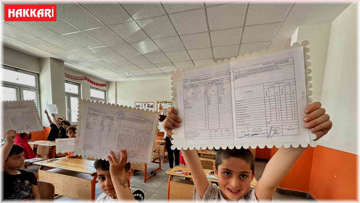 Yüksekova'da karne heyecanı