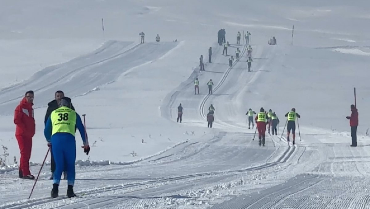 Yüksekova'da "Kayaklı Koşu Barış ve Kardeşlik 1. Etap yarışması" heyecanı