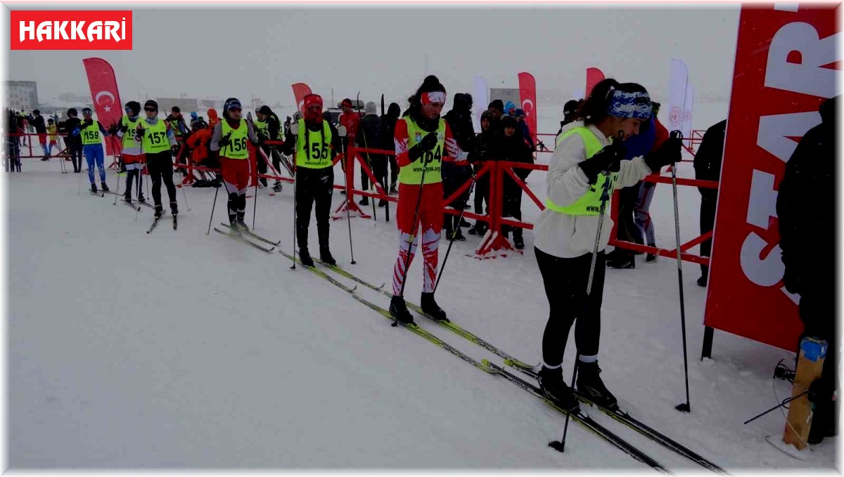 Yüksekova'da 'Kayaklı Koşu Eleme Yarışması' heyecanı